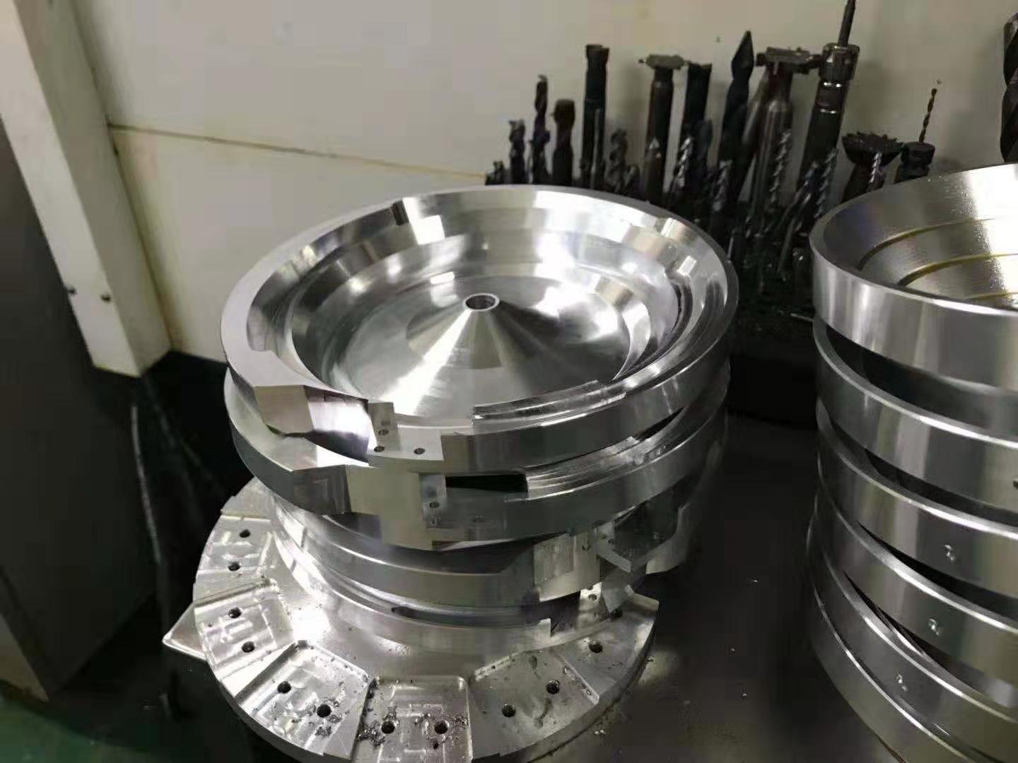 純金屬手板的設(shè)計能增大其外觀的構(gòu)造